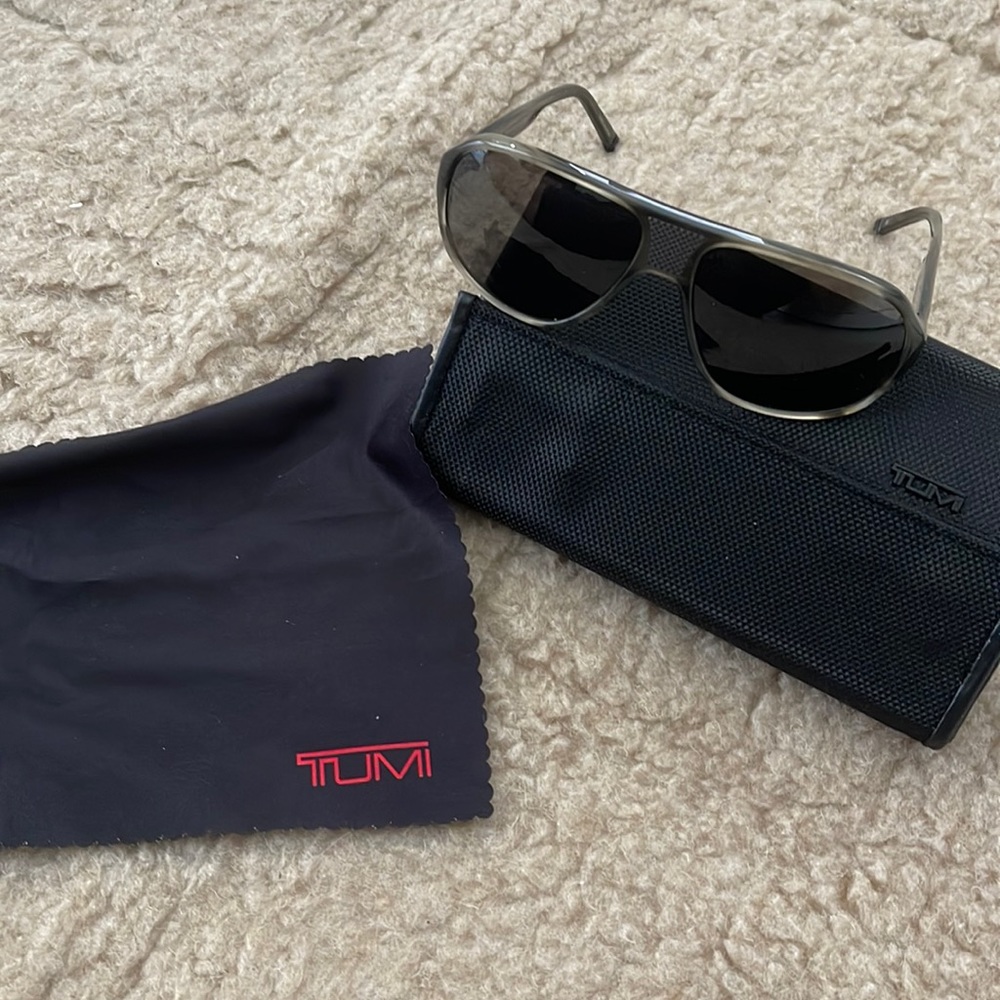 Tumi Sunglasses man